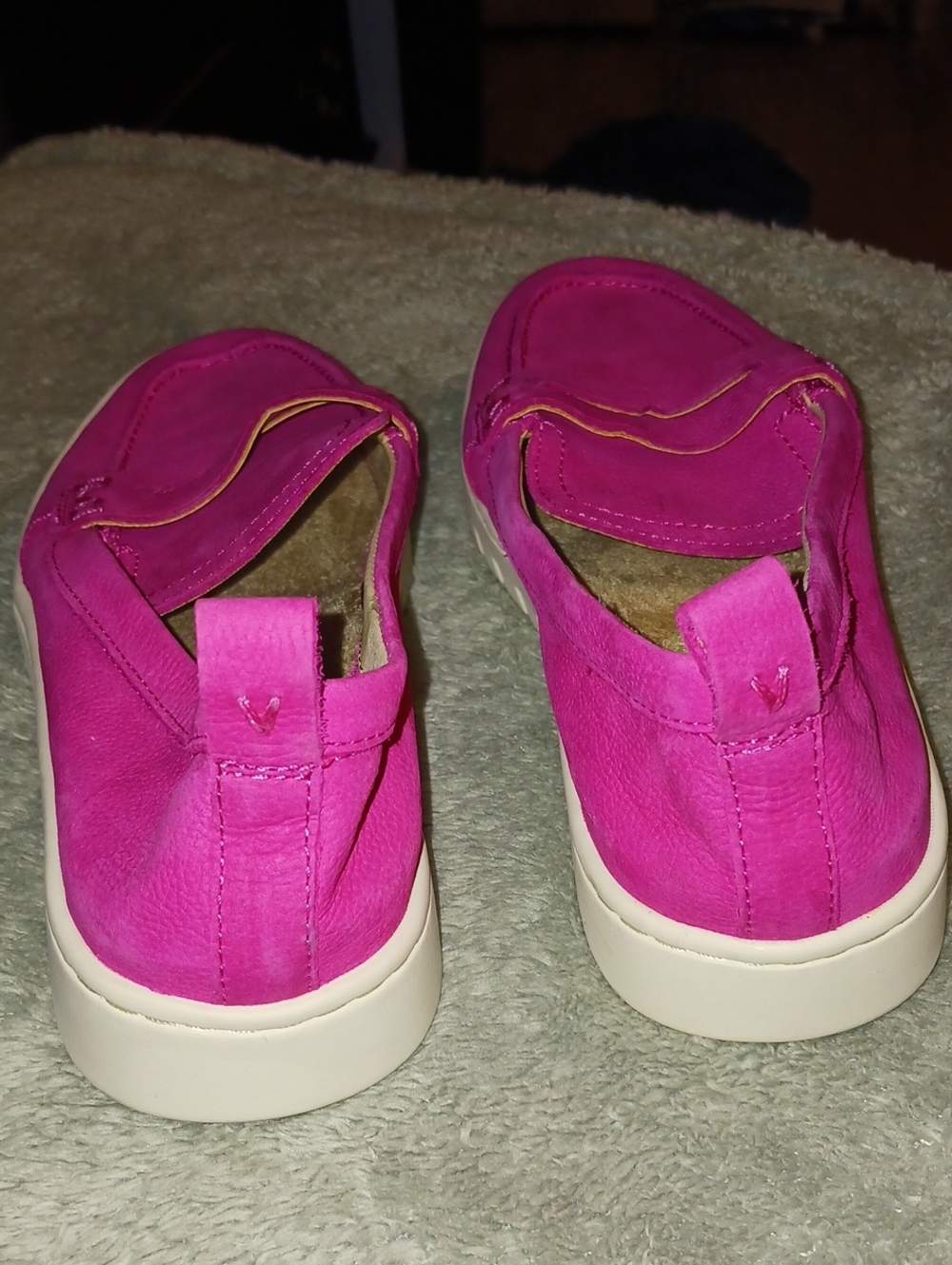 Women's Vionic Slip On Leather Shoes - Picture 3 of 8